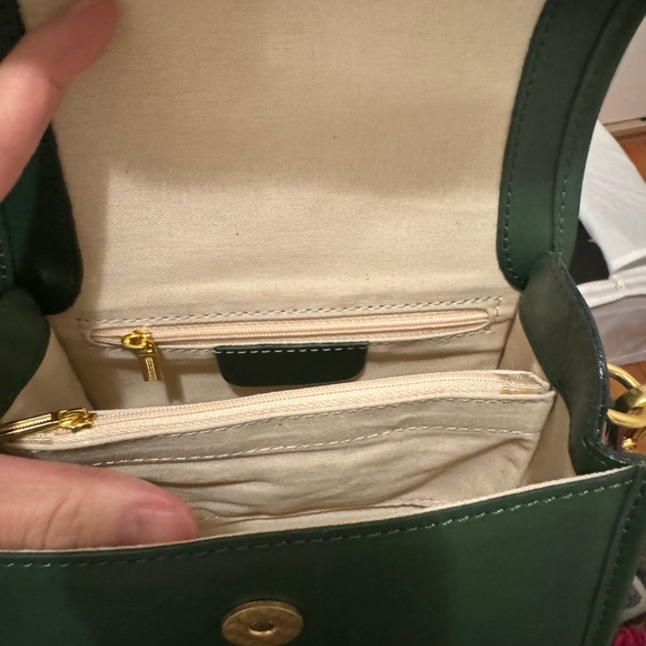 Green leather small crossbody bag, unique strap - Picture 4 of 4